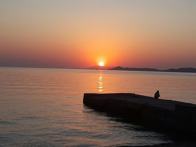 ΑΠΑΛΥΝΟΝΤΑΣ ΤΟΝ ΠΟΝΟ