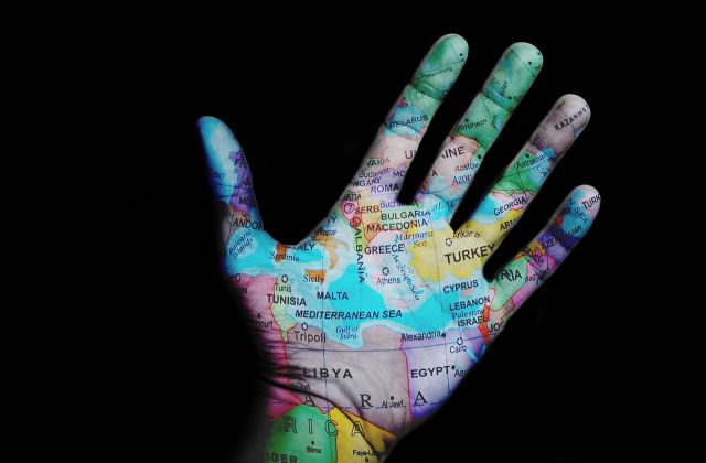 ΤΙ ΣΗΜΑΙΝΕΙ ΝΑ ΑΣΧΟΛΕΙΣΑΙ ΜΕ ΤΗΝ ΠΟΛΙΤΙΚΗ